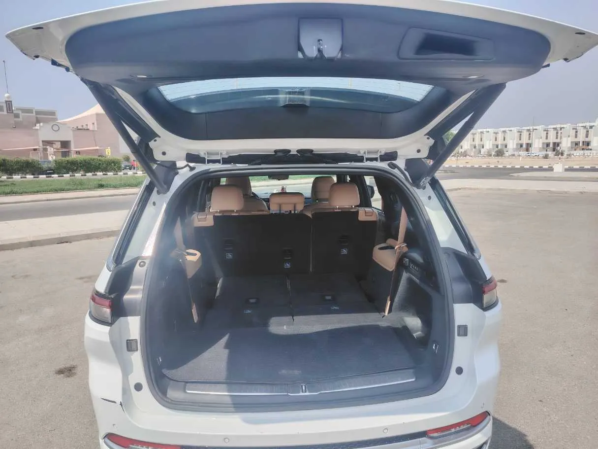 Car image 27