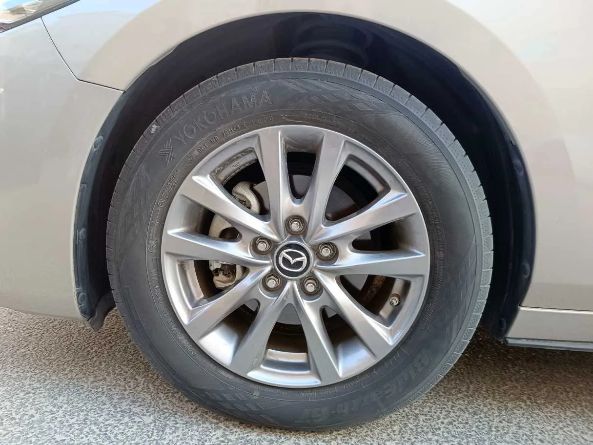 Car image 10