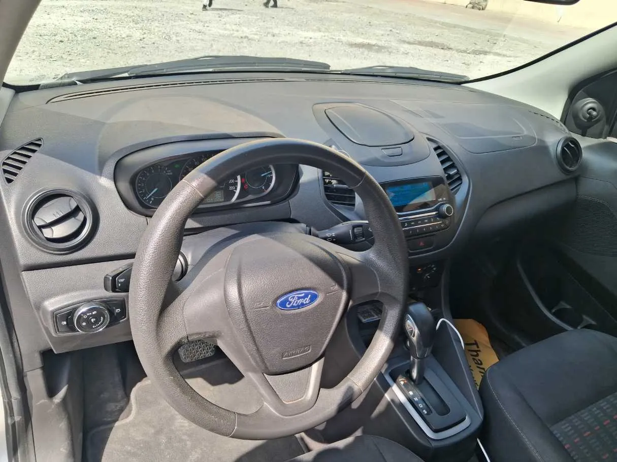 Car image 11
