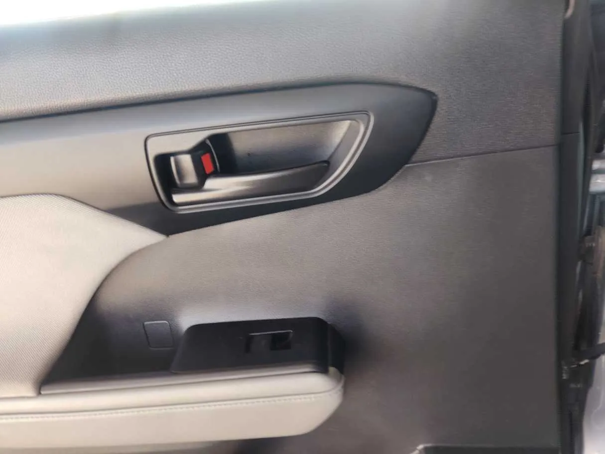 Car image 26