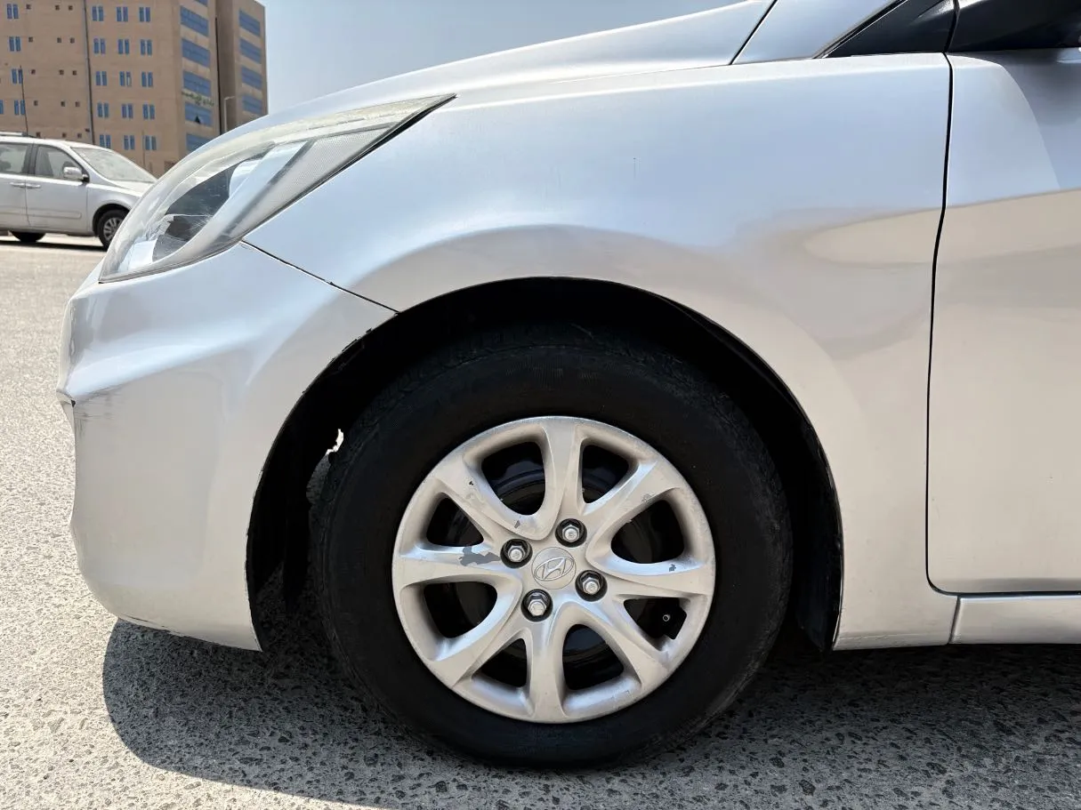 Car image 9