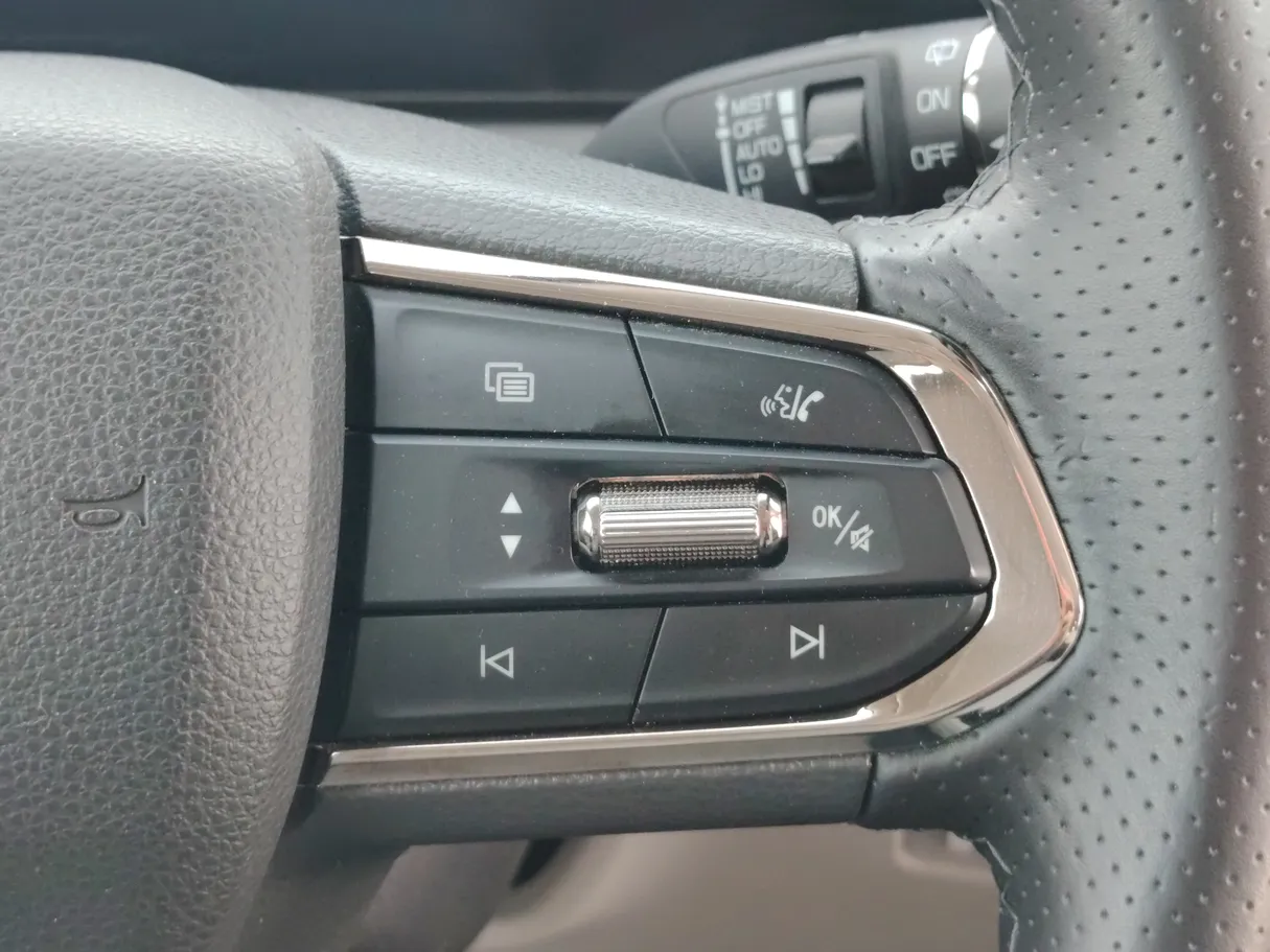 Car image 26