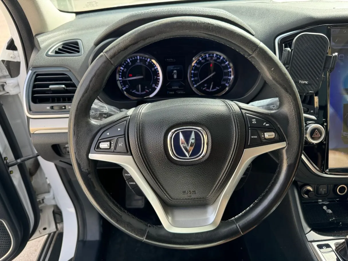 Car image 18