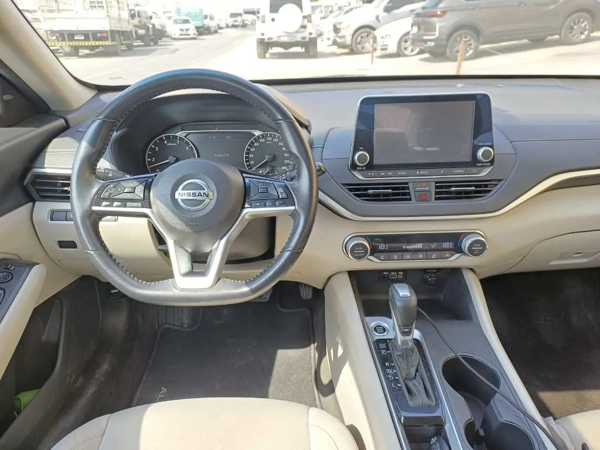 Car image 16