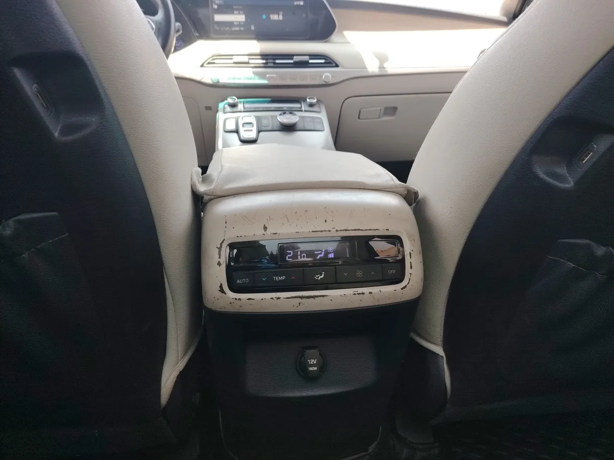 Car image 35