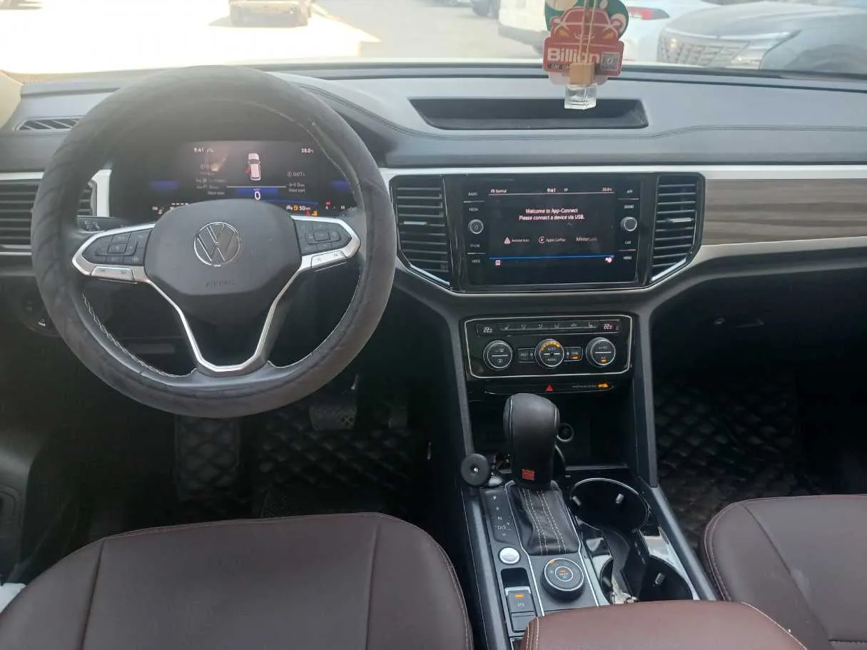 Car image 16