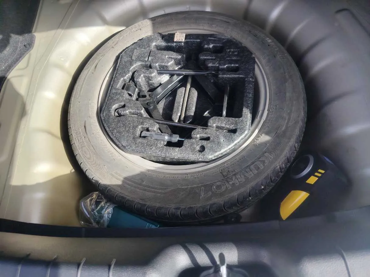 Car image 35