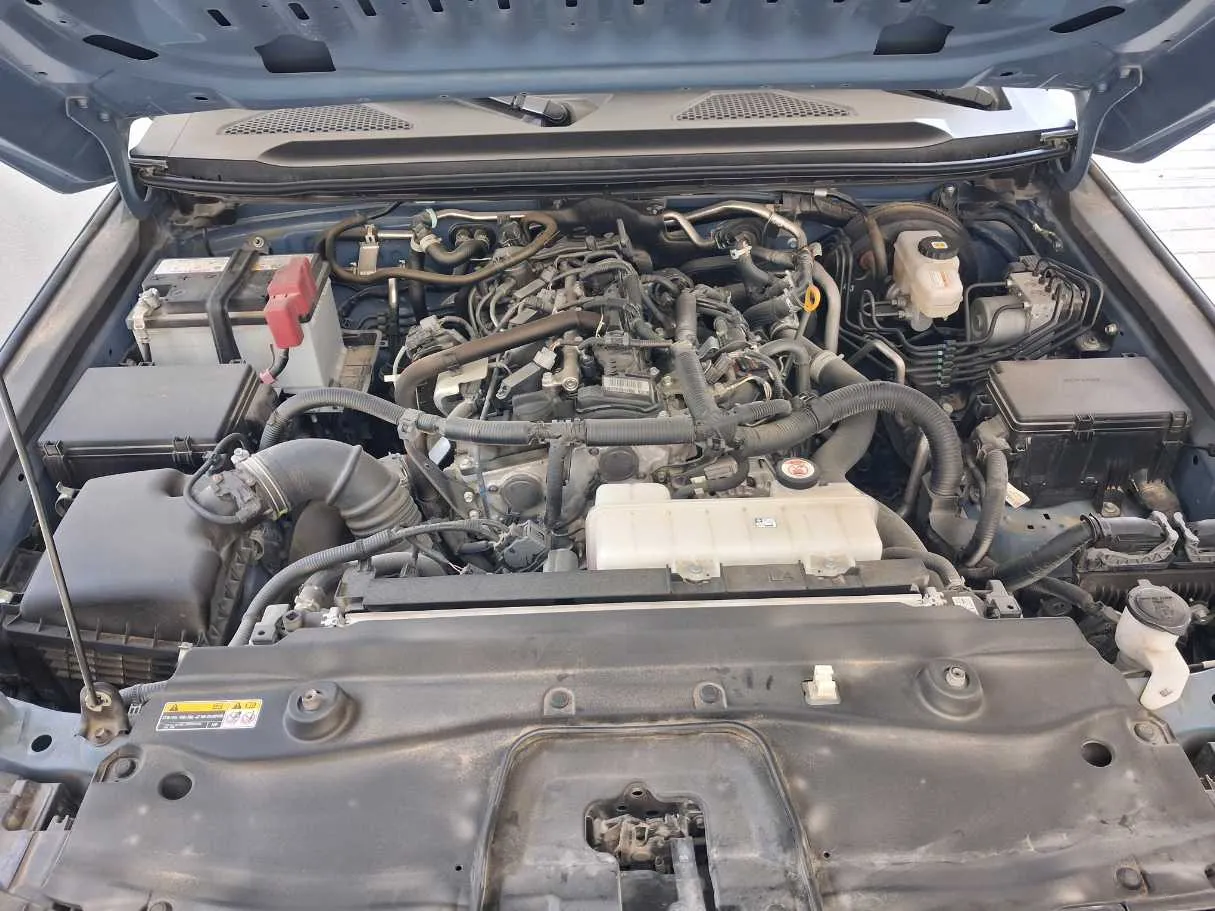 Car image 24