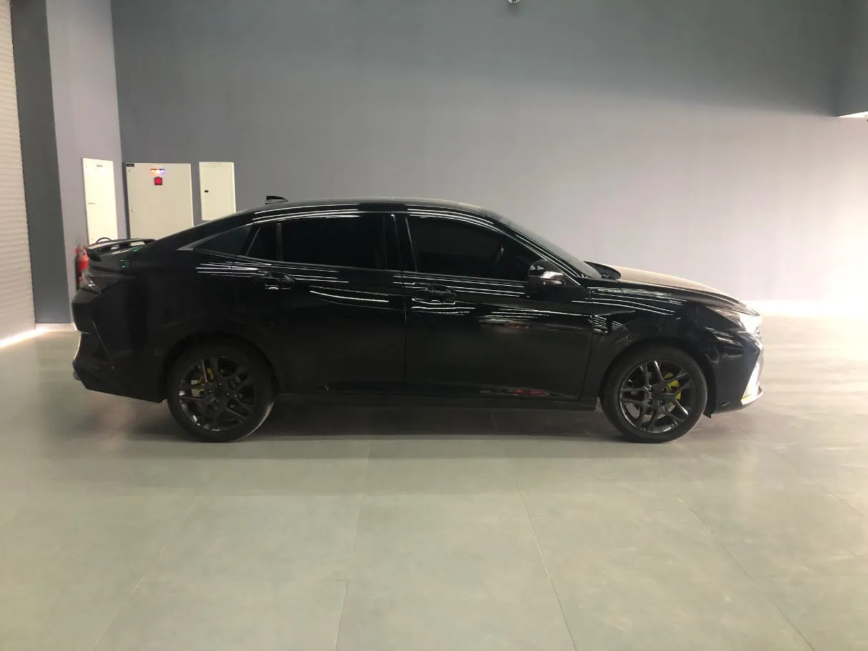 Car image 4