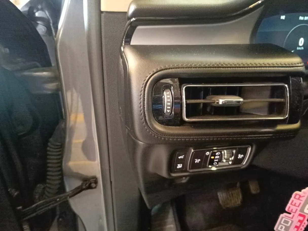 Car image 38