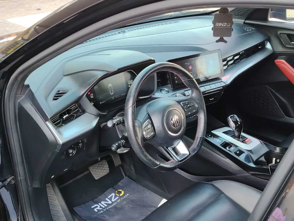 Car image 13