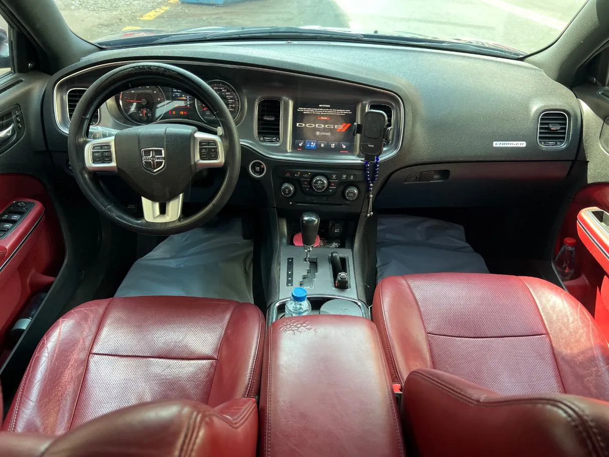 Car image 14