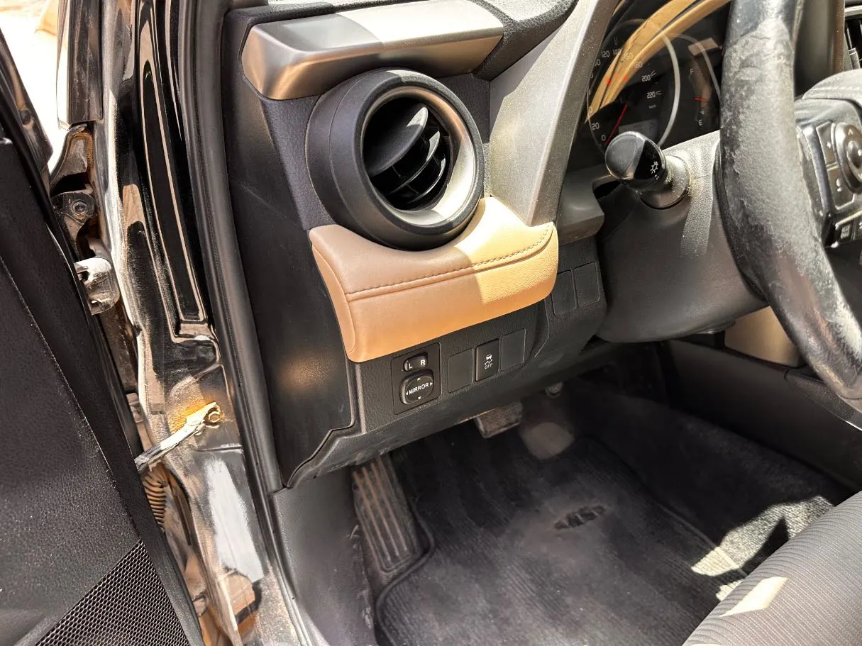 Car image 25