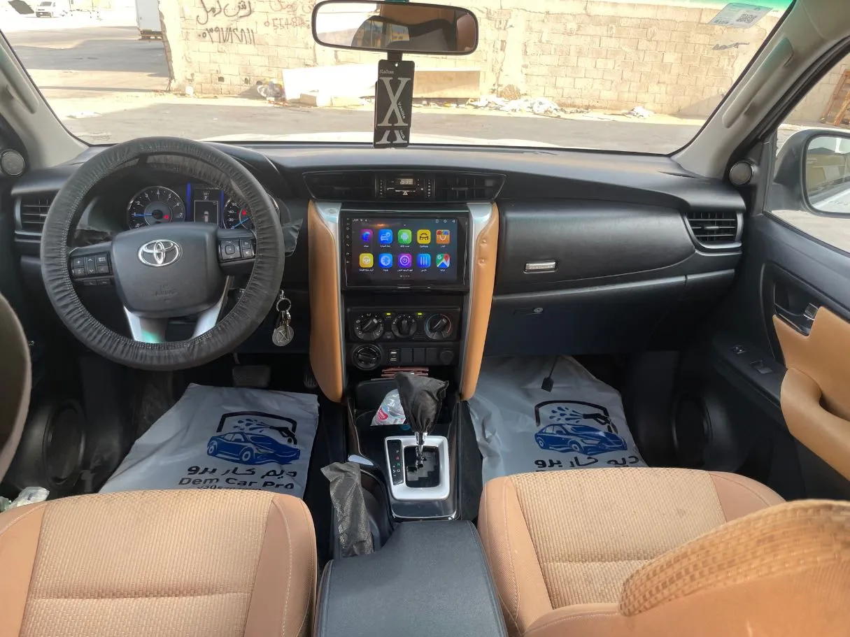 Car image 17