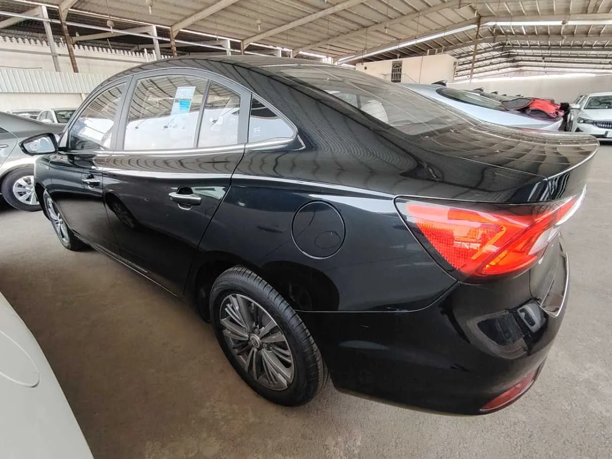 Car image 8