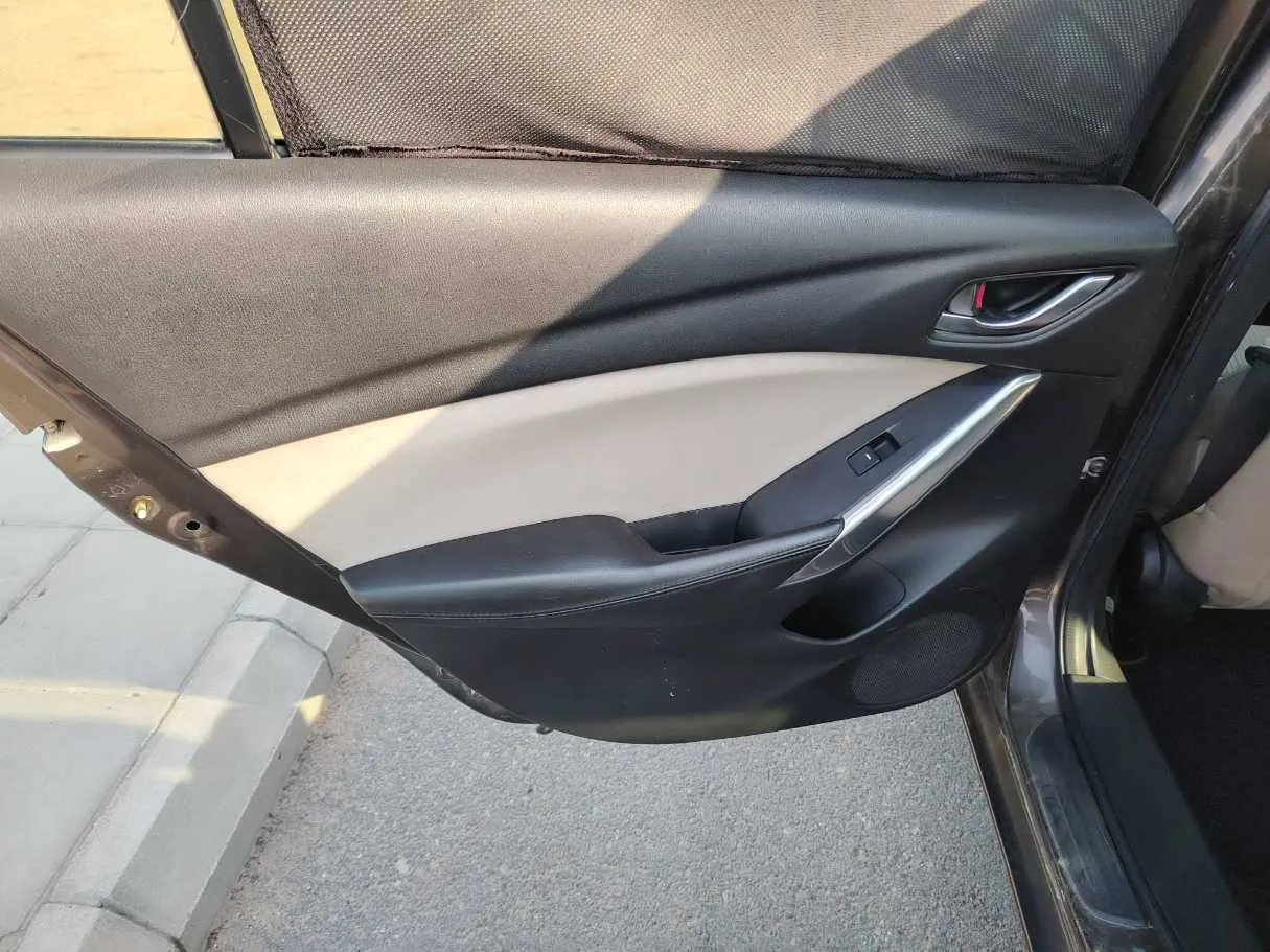Car image 17