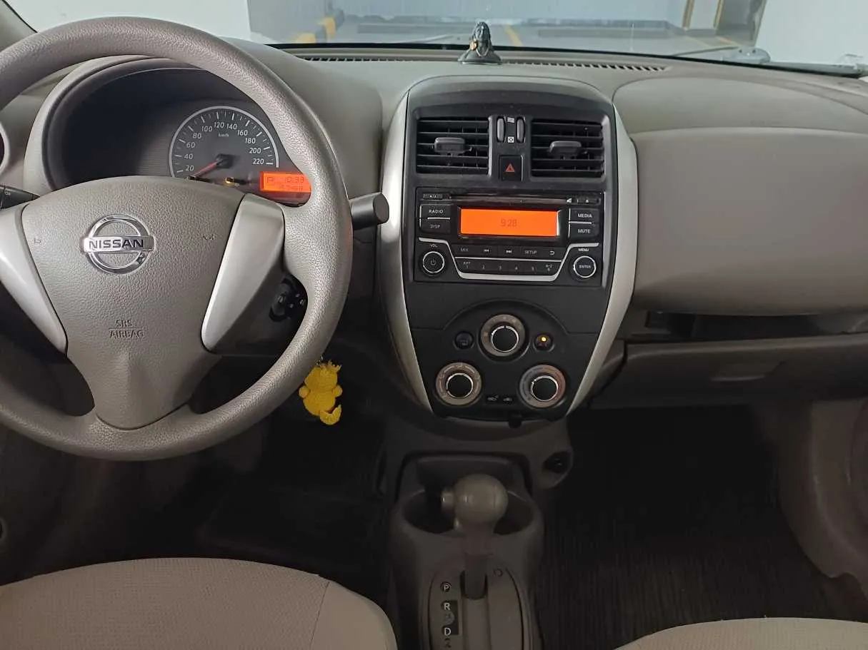 Car image 16