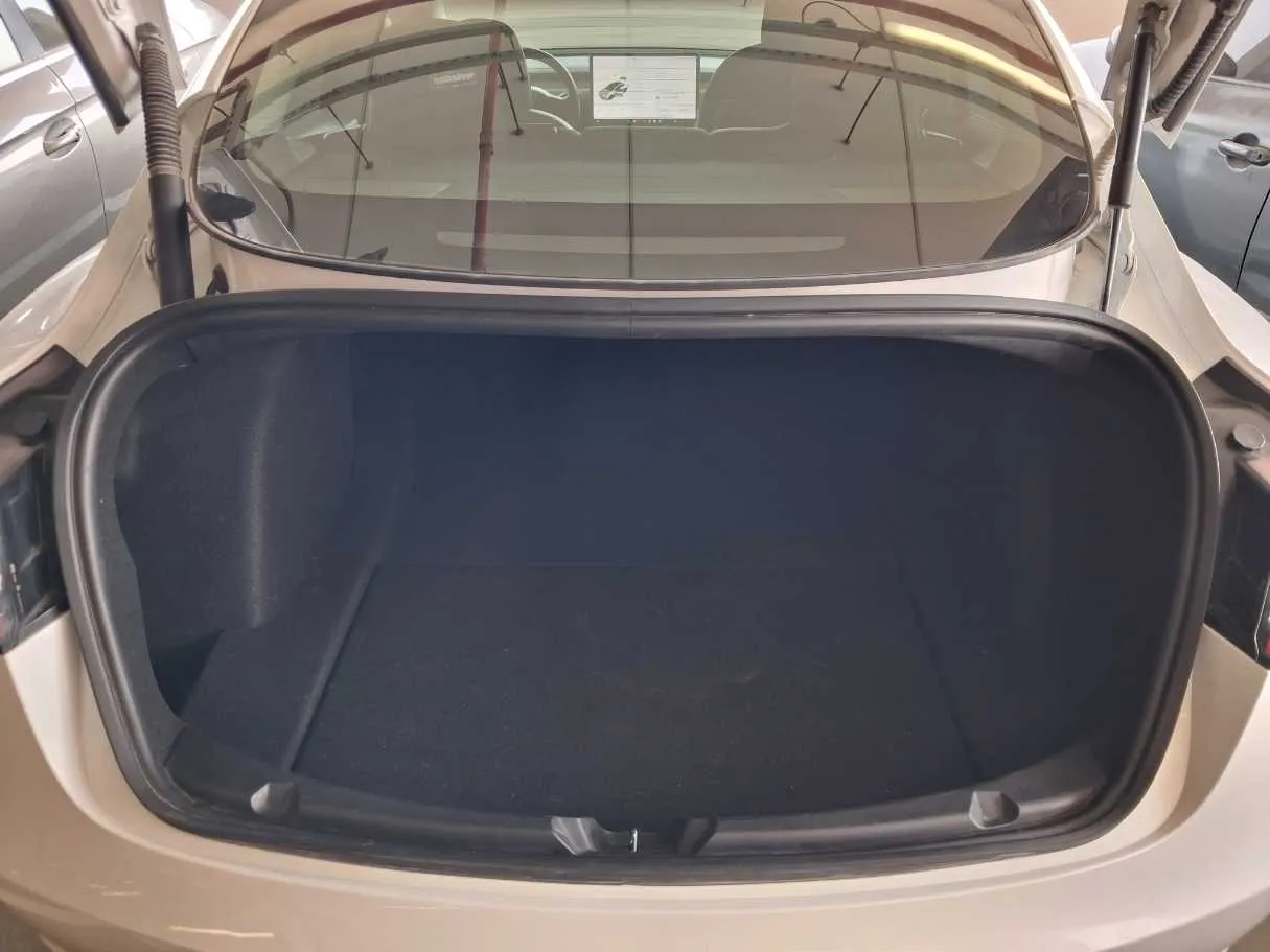 Car image 26
