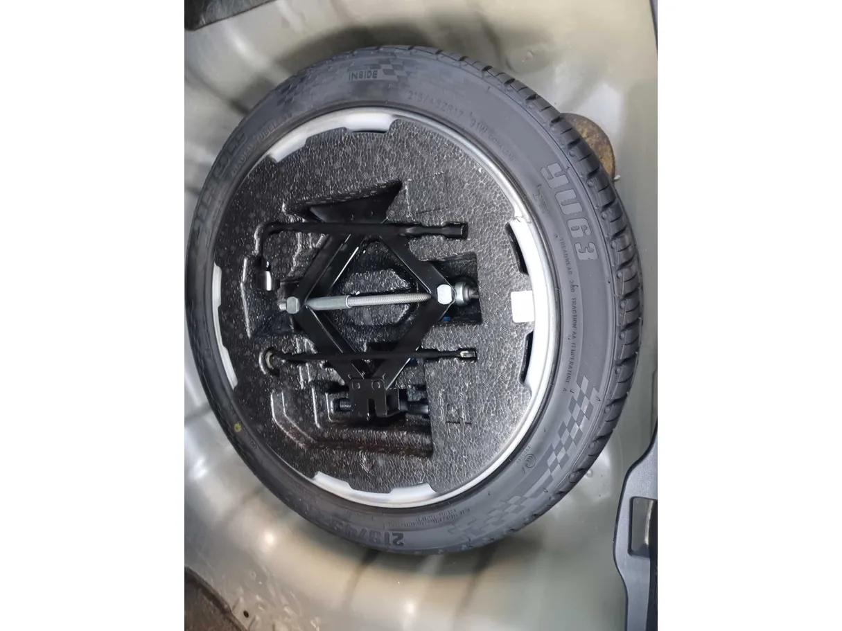 Car image 25