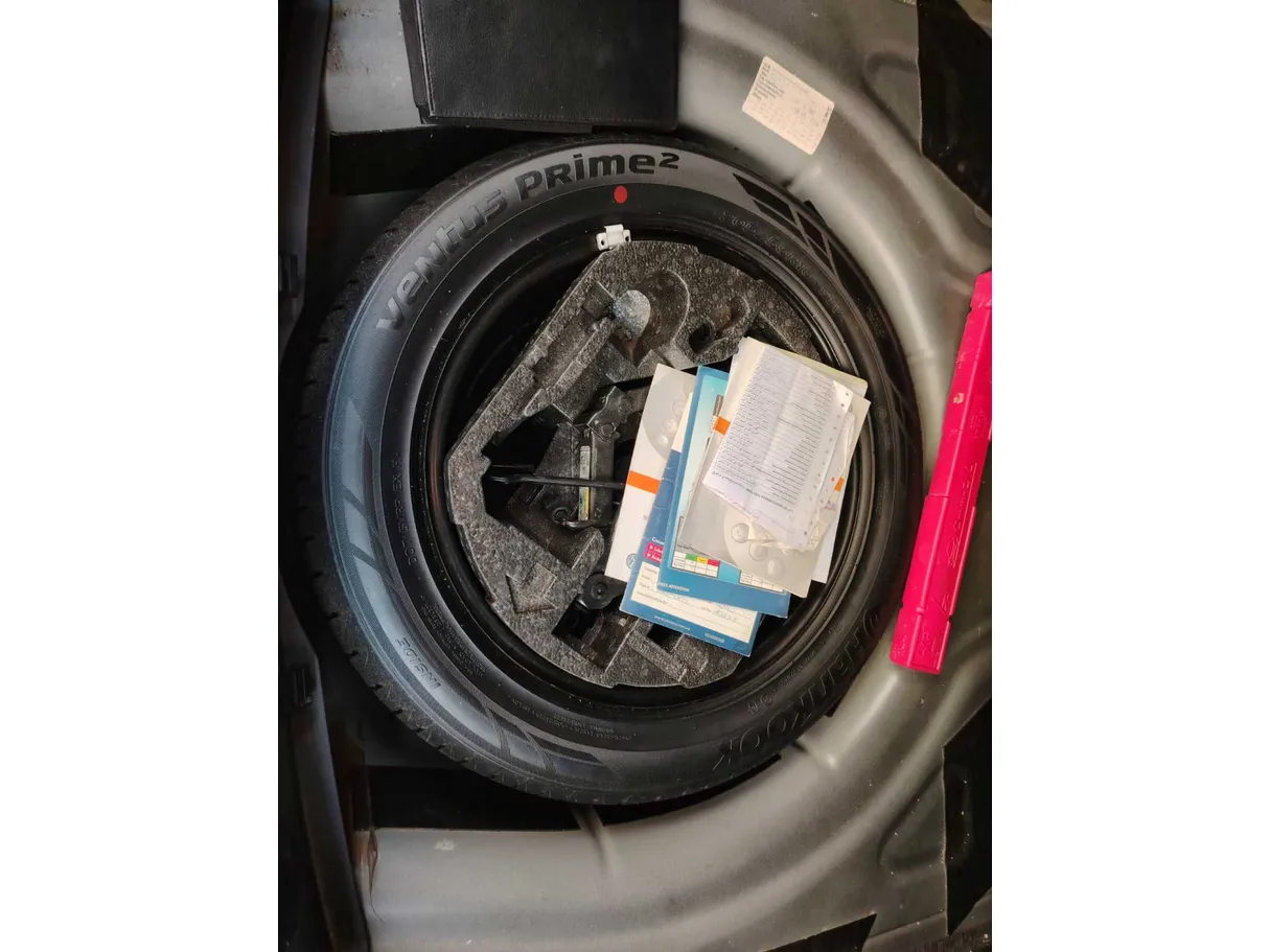 Car image 40