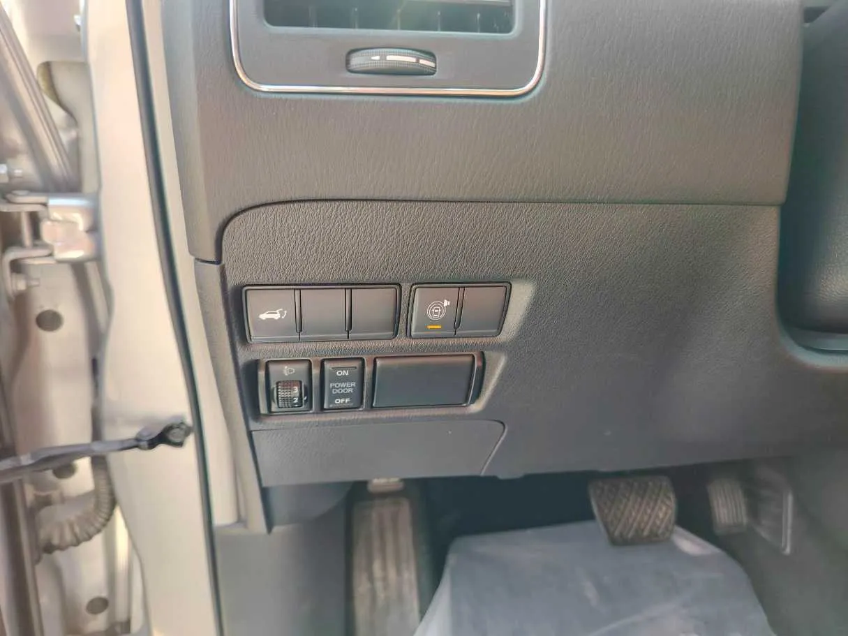 Car image 43