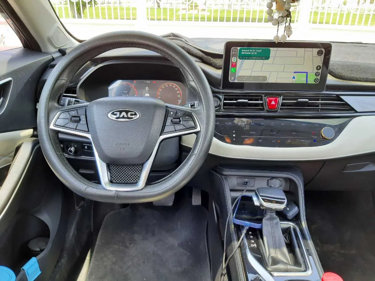 Car image 16