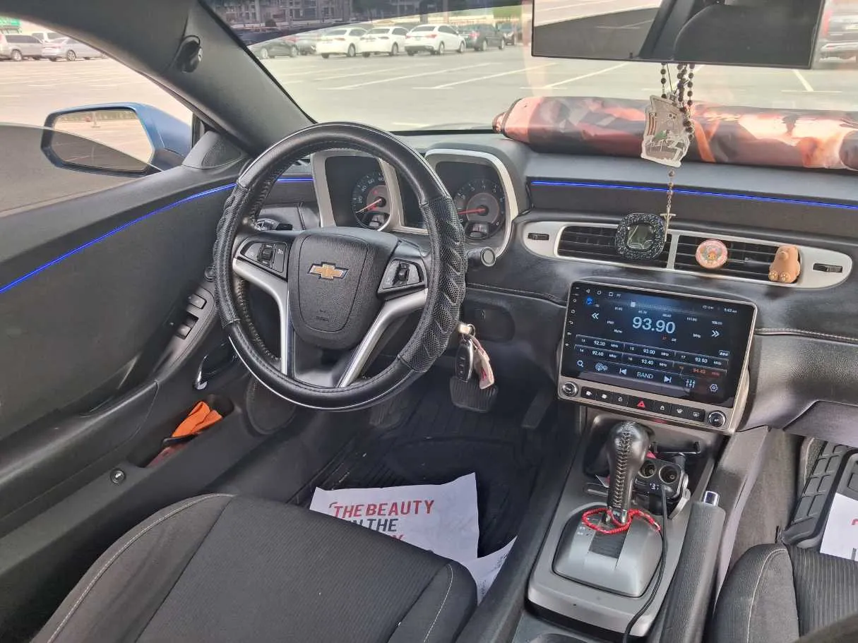 Car image 16