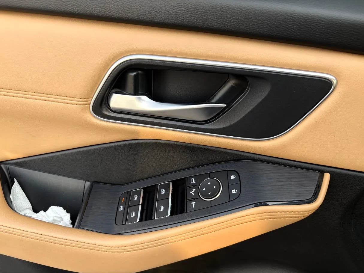 Car image 27