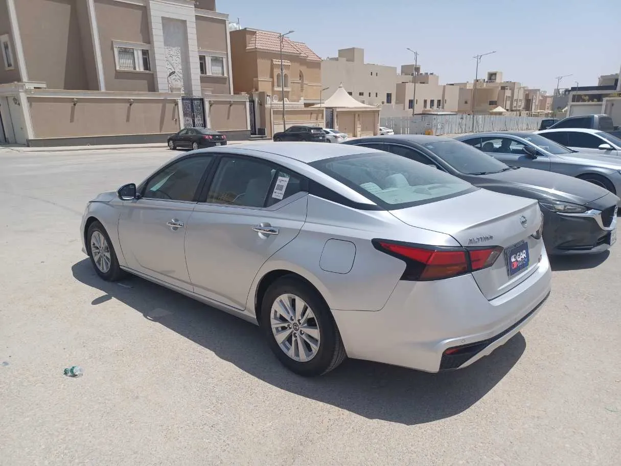 Car image 7