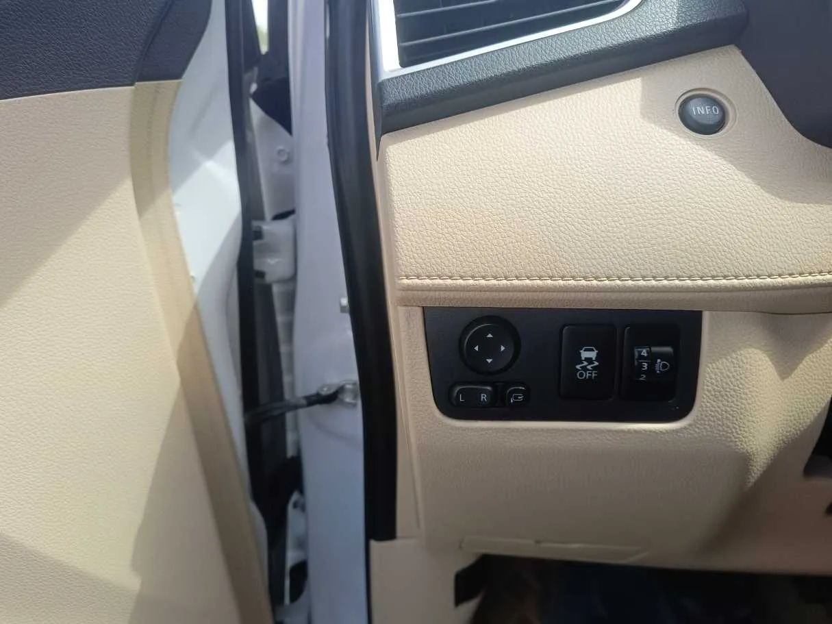 Car image 30