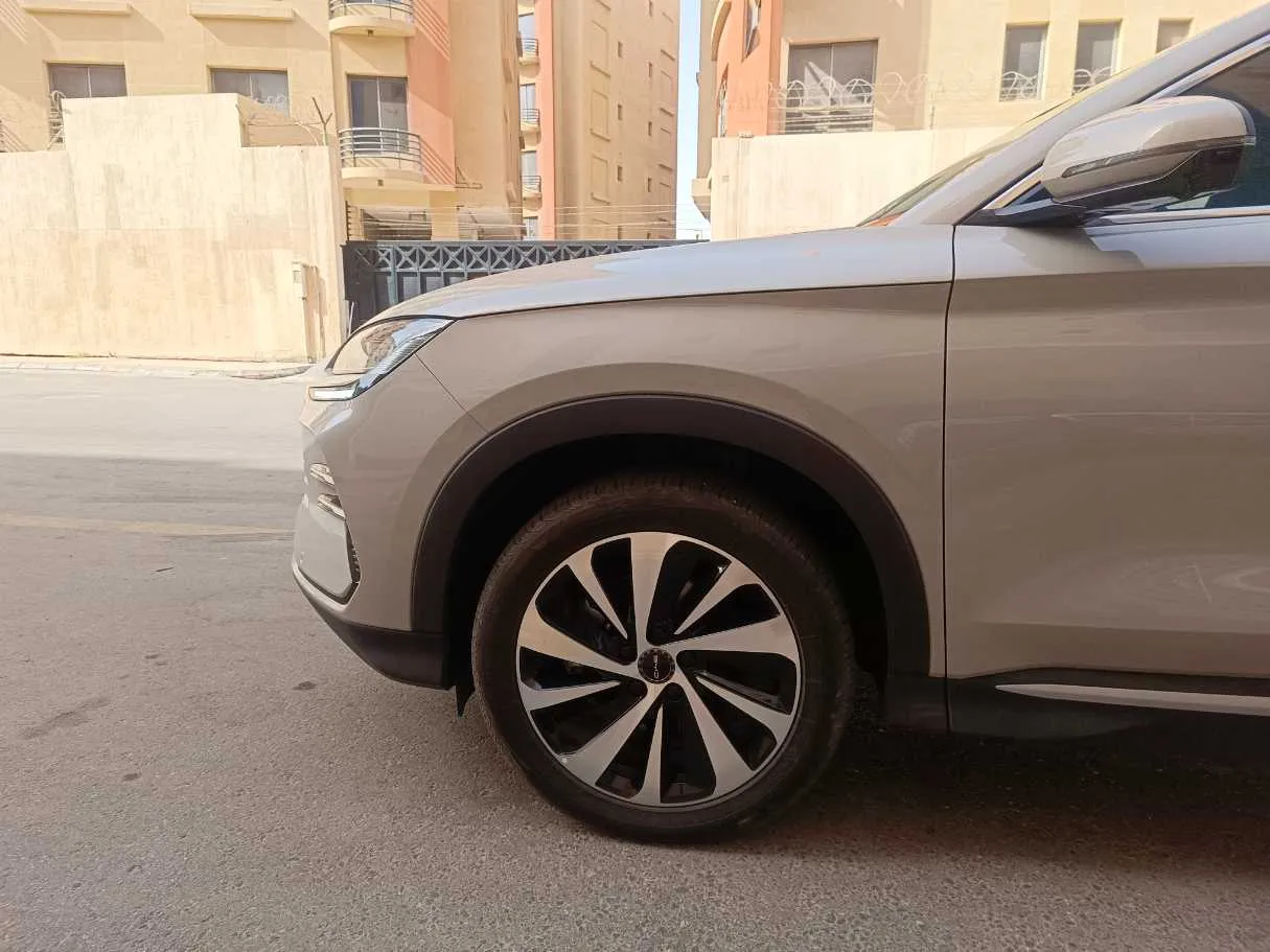 Car image 9