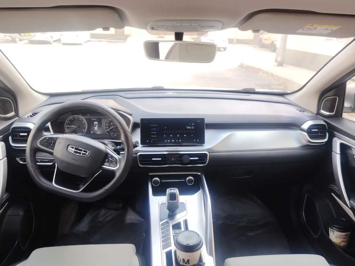 Car image 15