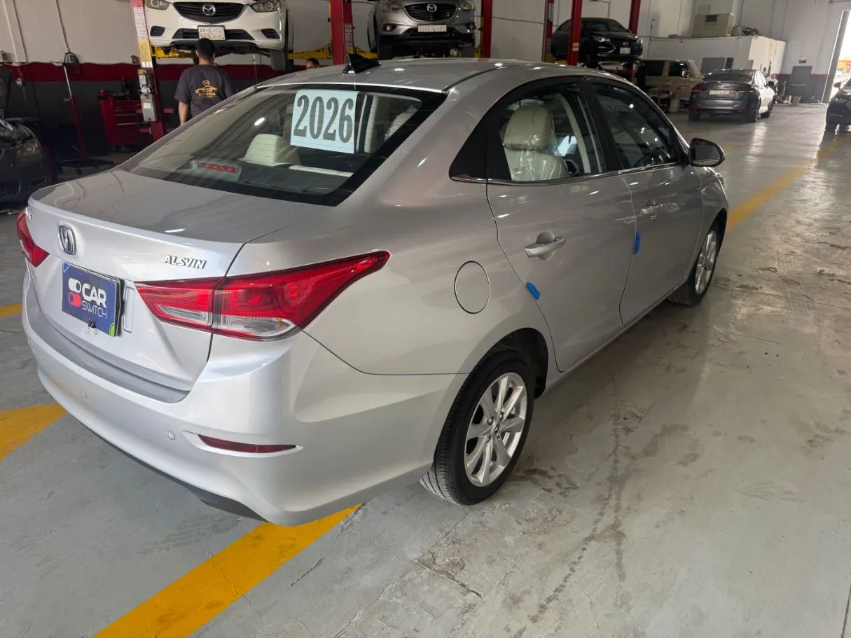 Car image 5
