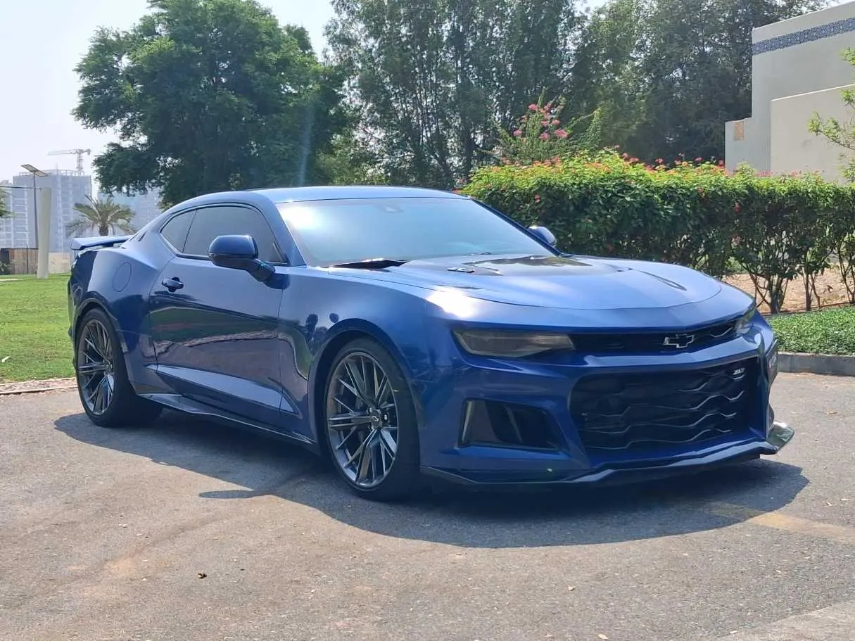 Car image 3