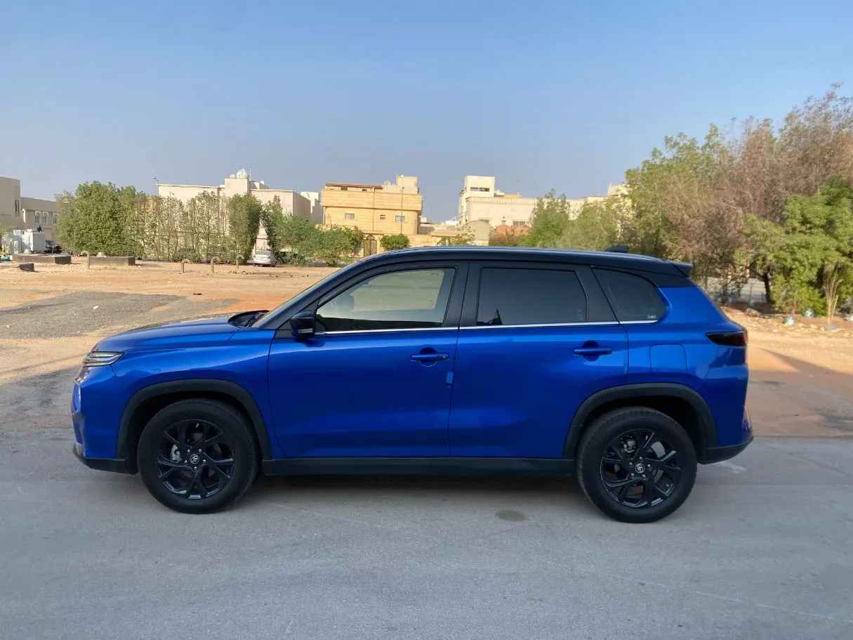 Car image 8