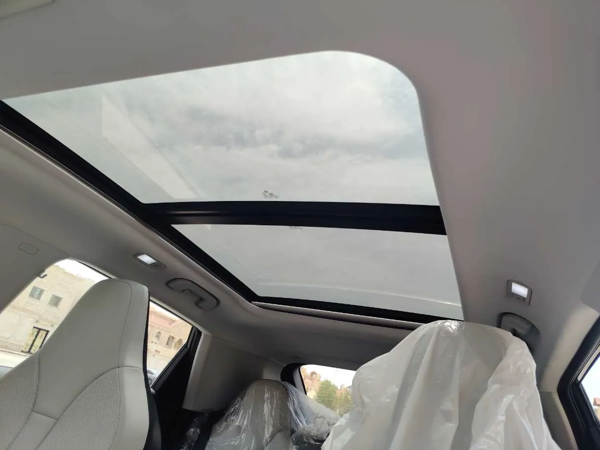 Car image 18