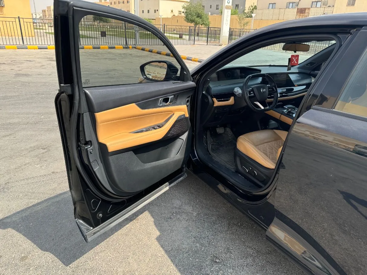 Car image 9
