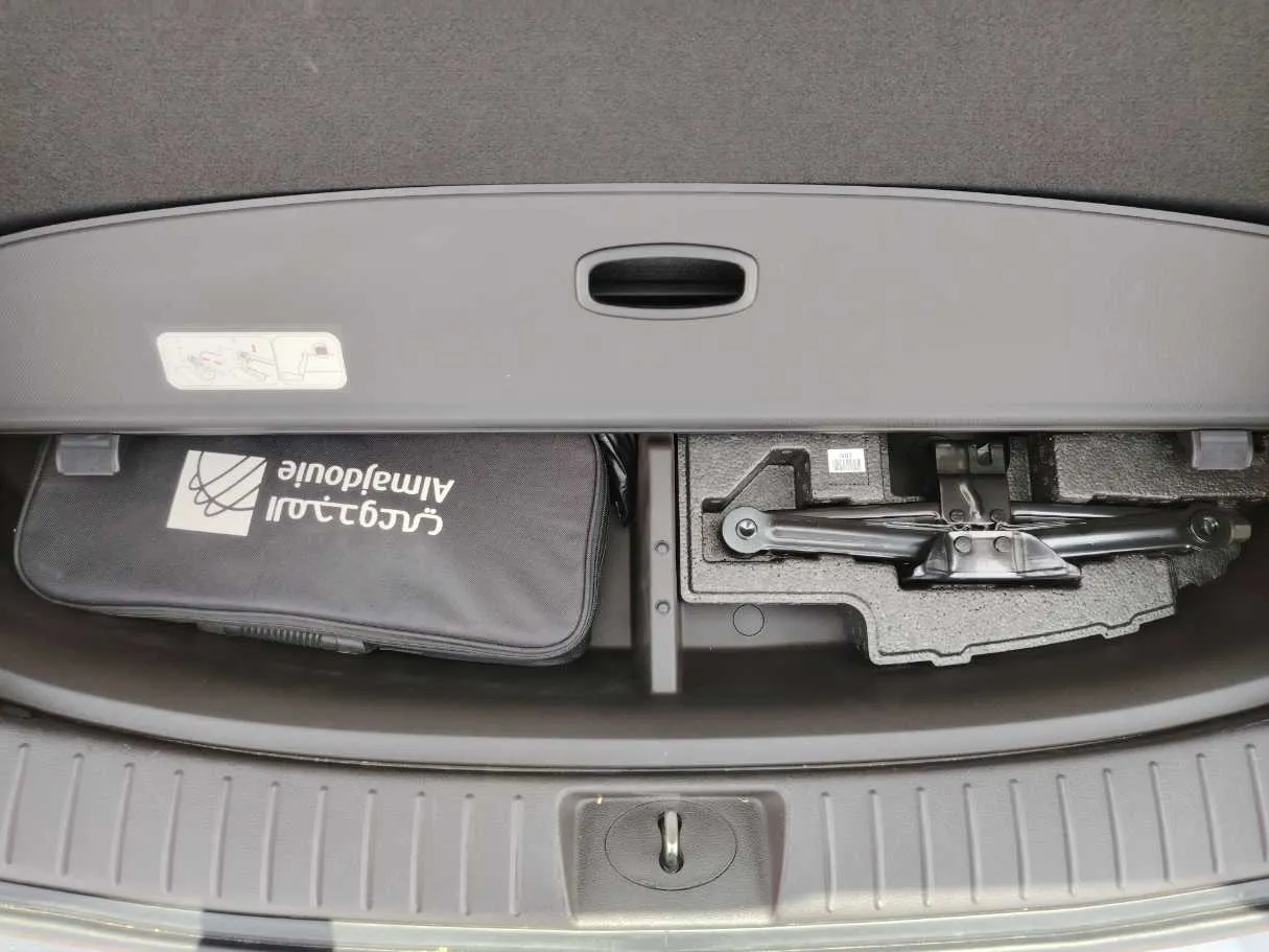 Car image 37