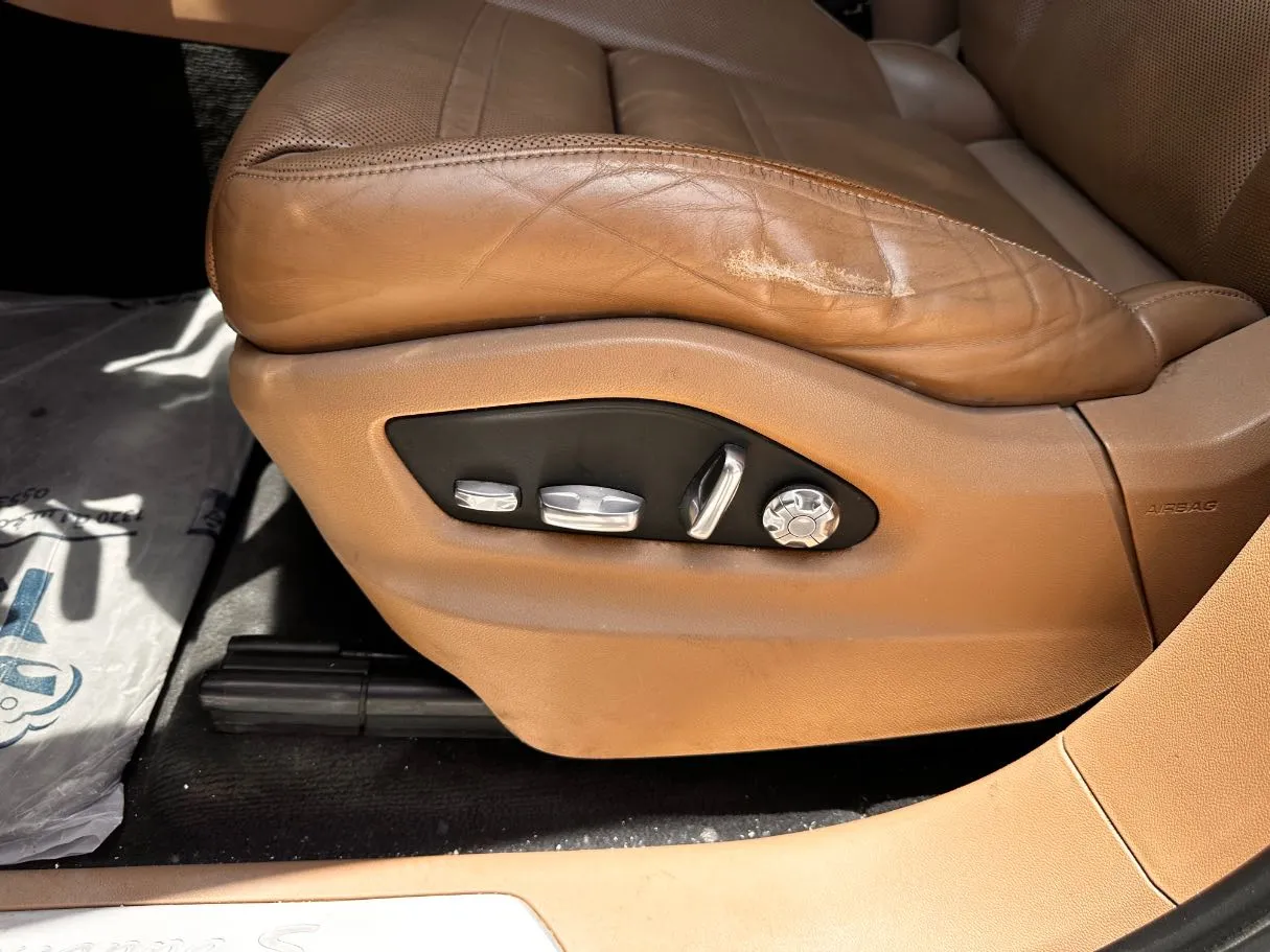 Car image 27