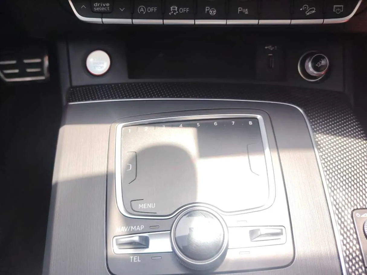 Car image 20