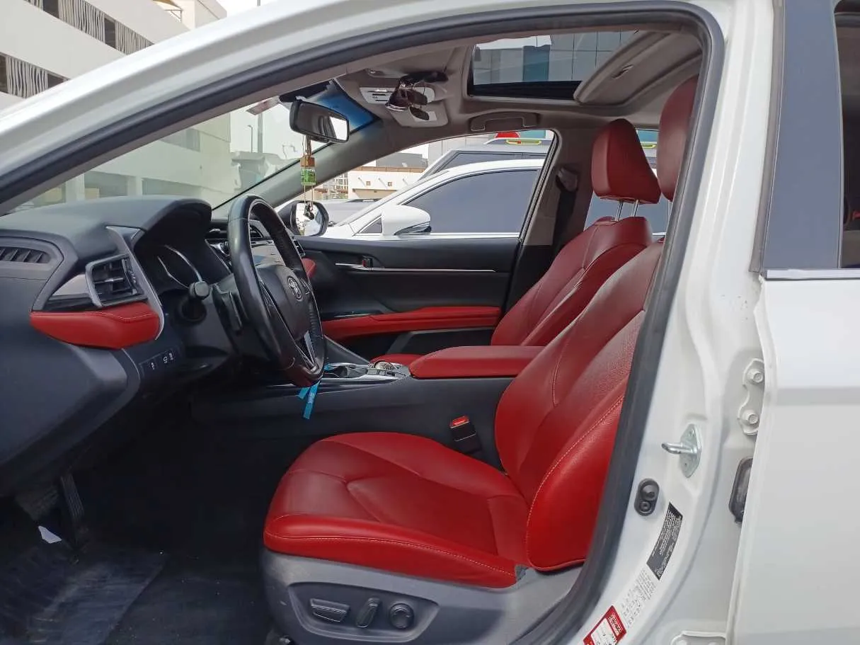 Car image 12