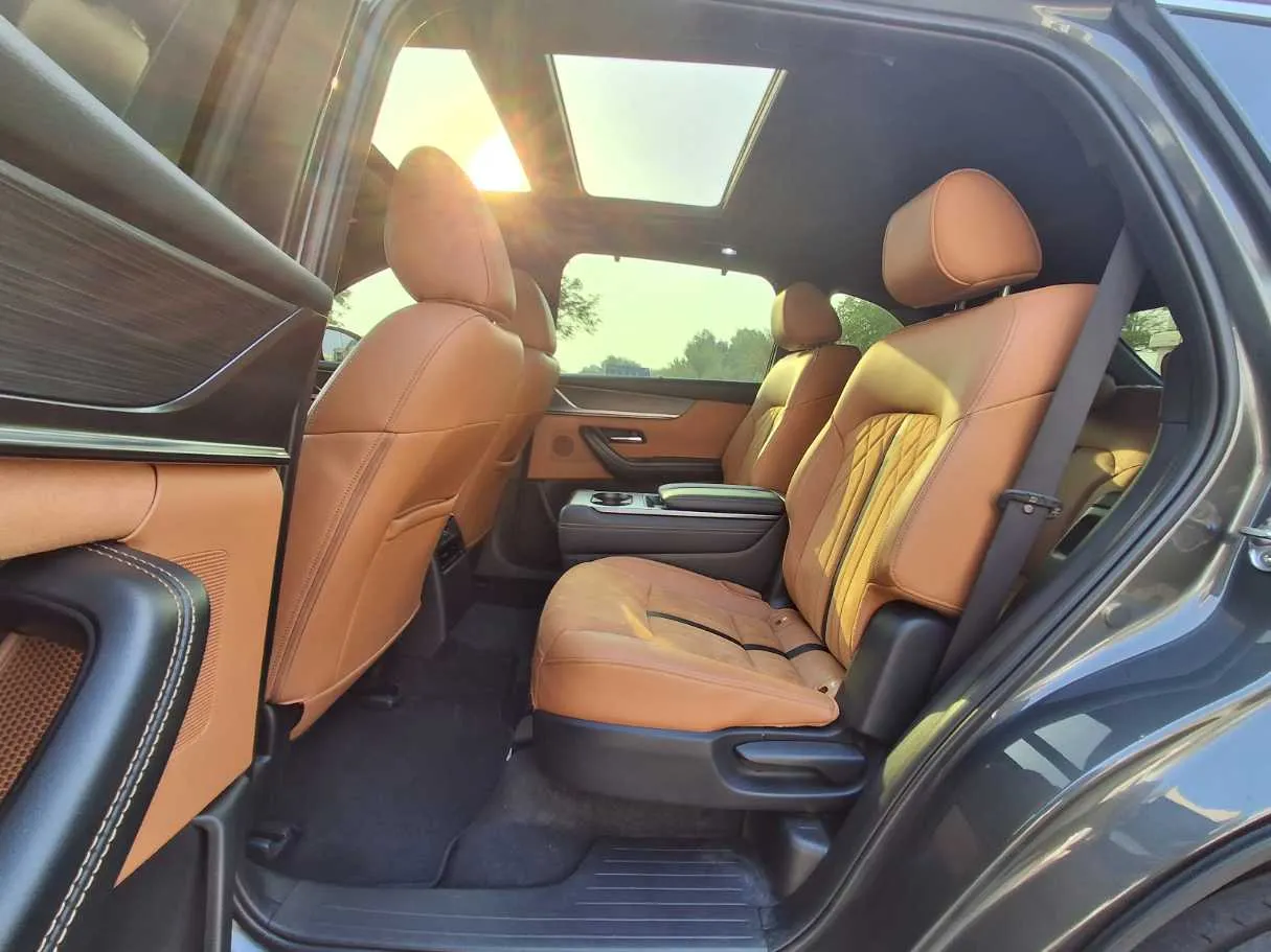 Car image 13