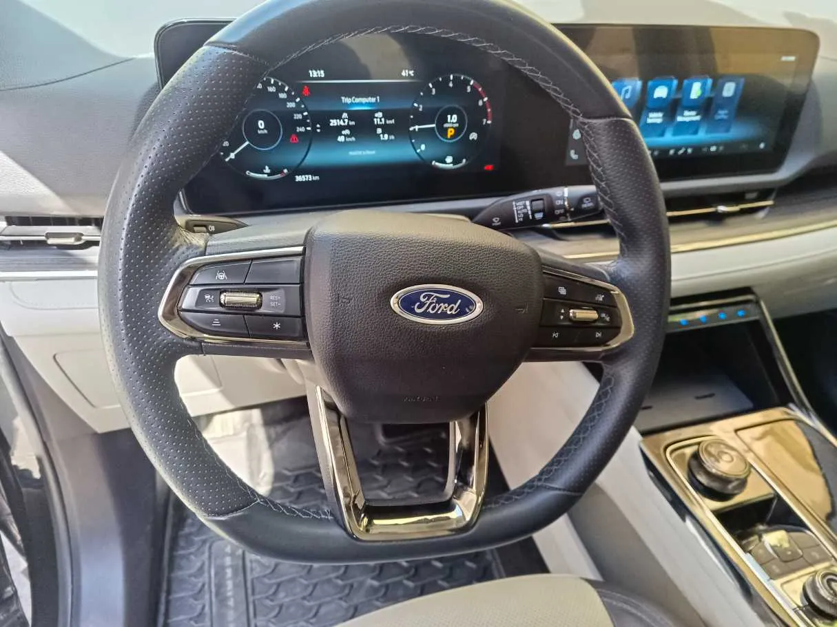 Car image 24