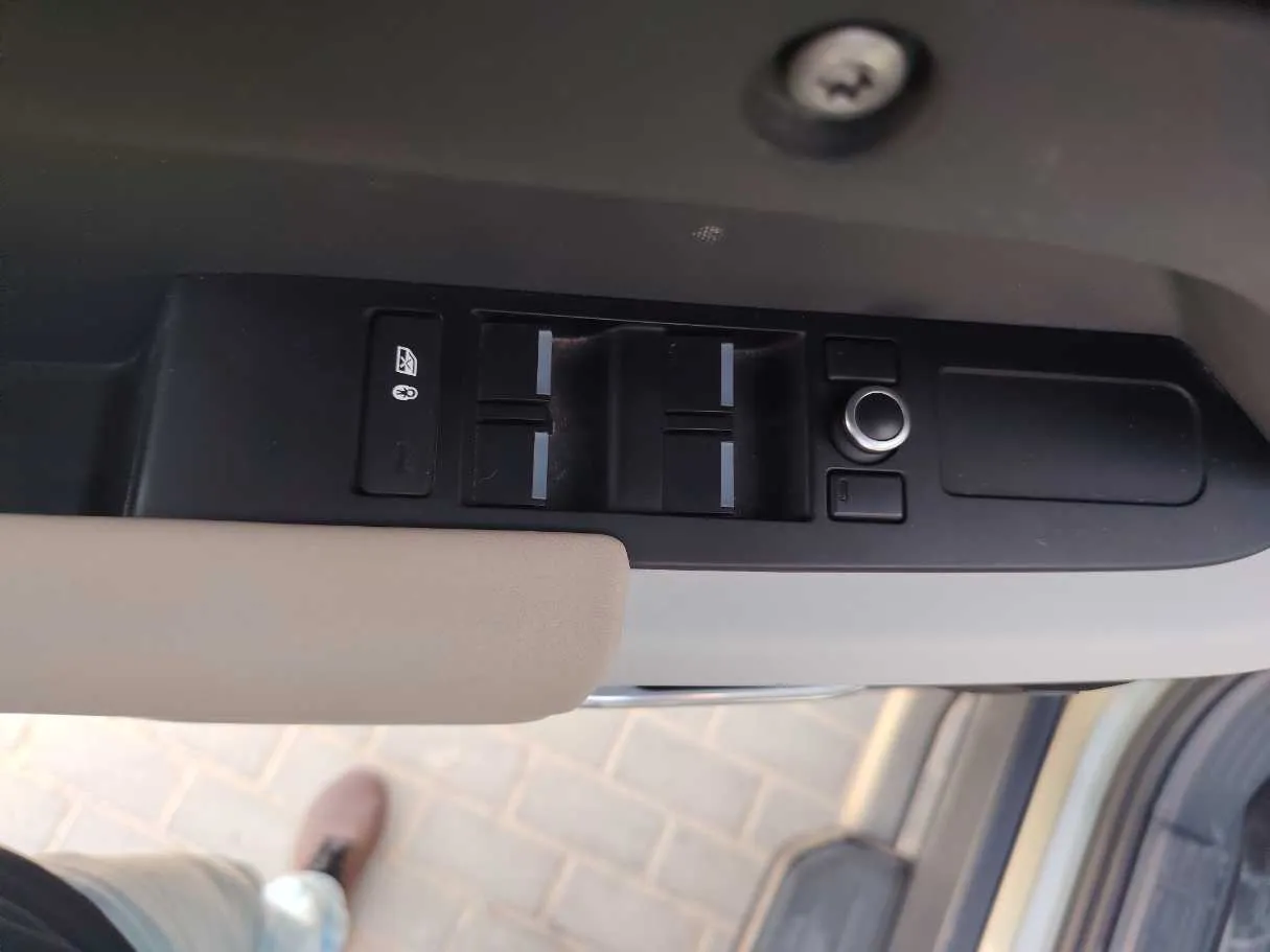 Car image 26