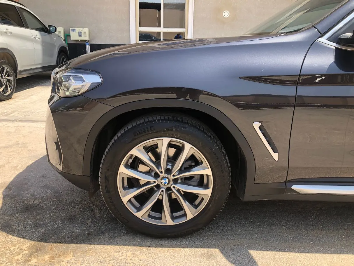 Car image 9