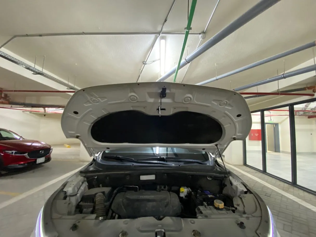 Car image 25