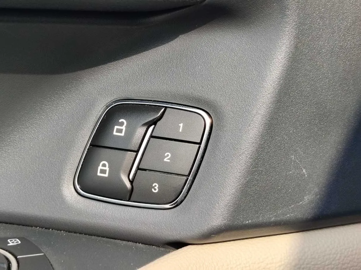 Car image 36