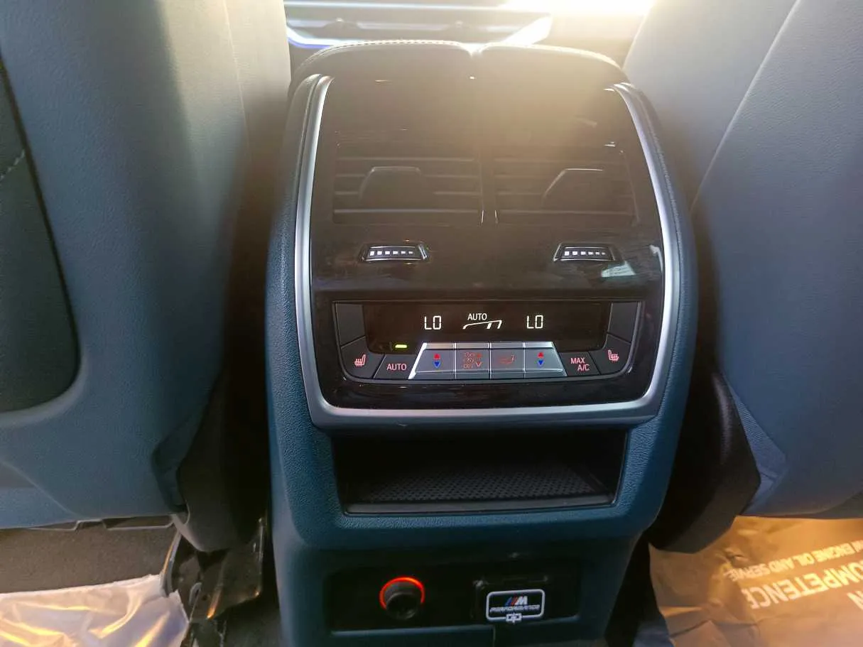 Car image 29