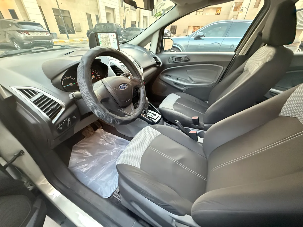 Car image 5