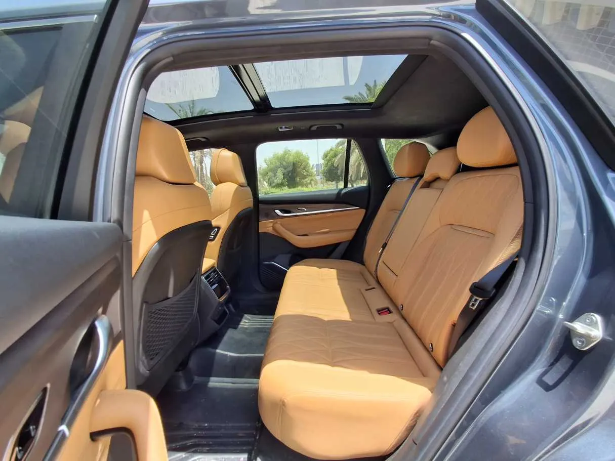 Car image 13